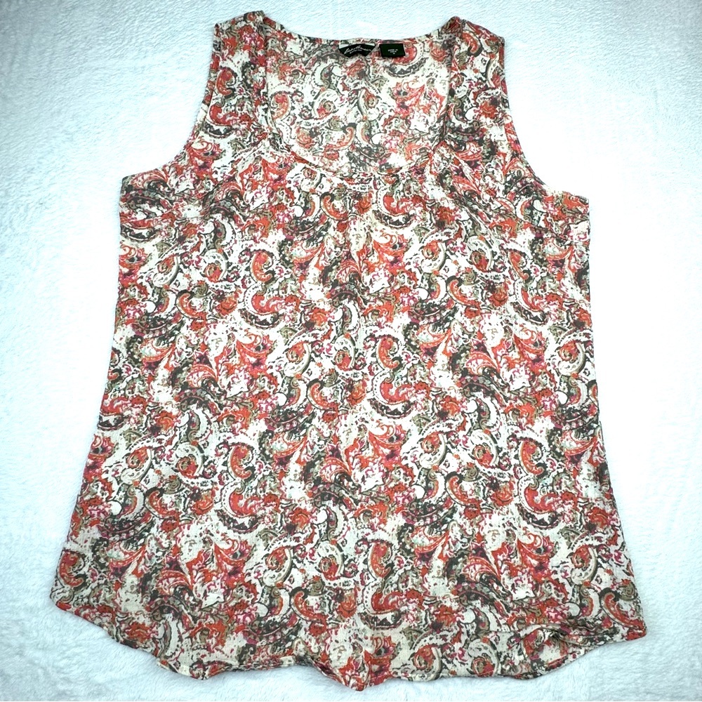 Eddie Bauer sleeveless blouse with a paisley-like pattern. Cotton Women’s Size M